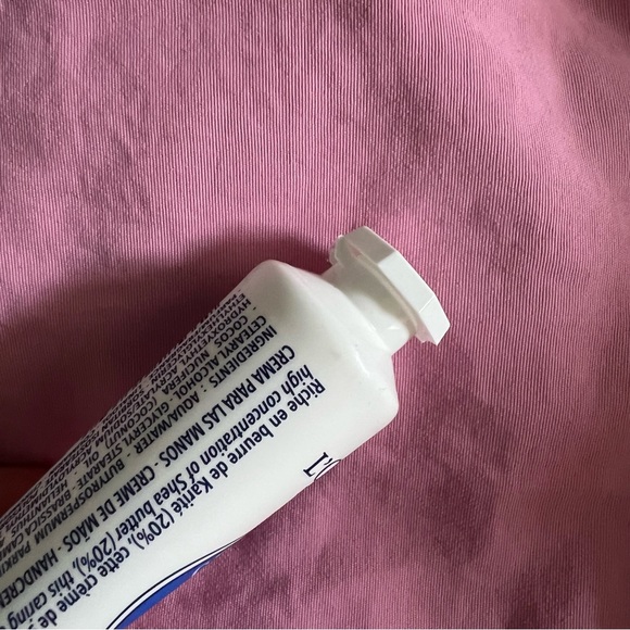 🆕 FREE L’Occitane hand cream 1 oz travel purse size - Picture 6 of 7